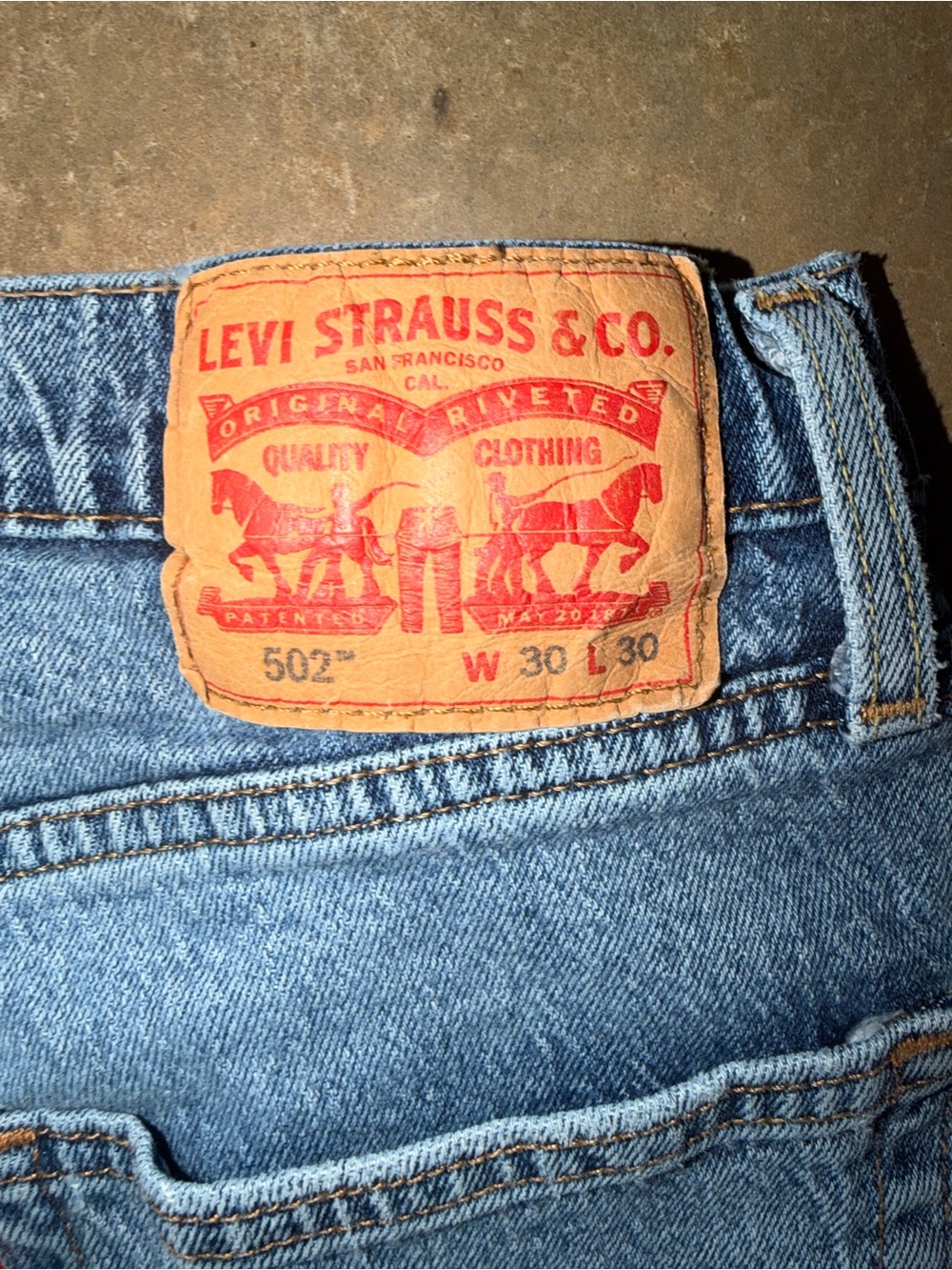 Levi’s 502 Taper Jeans Men’s W30 L30 Light Wash Denim Classic Cotton - Picture 4 of 14